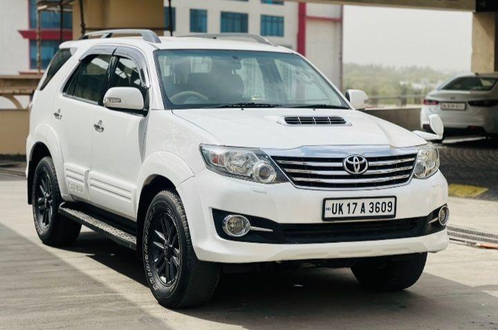 Toyota Fortuner 2.8 4x2 MT 2015