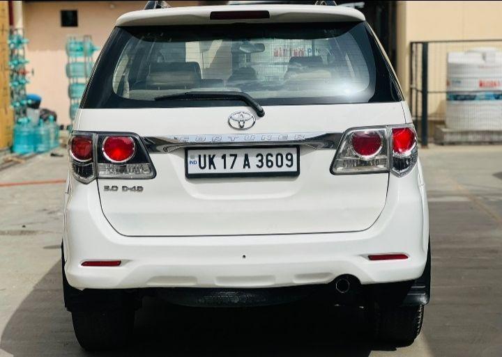 Toyota Fortuner 2.8 4x2 MT 2015