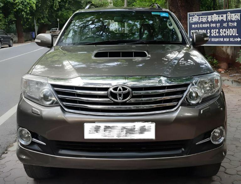 Toyota Fortuner 3.0 4x2 MT 2015