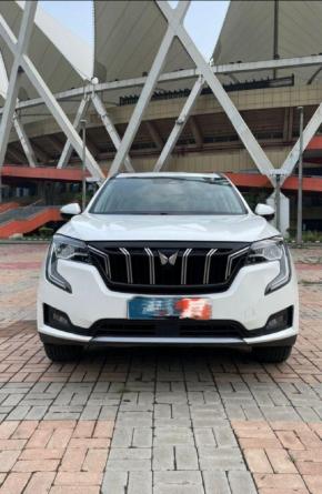 Mahindra XUV700 AX 7 Petrol AT 7 STR 2021