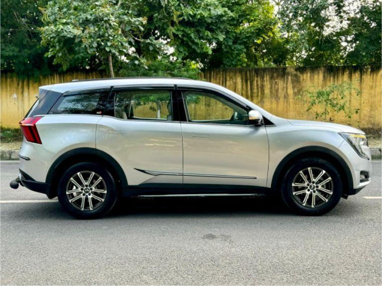 Mahindra XUV700 AX 7 Petrol AT Luxury Pack 7 STR 2022