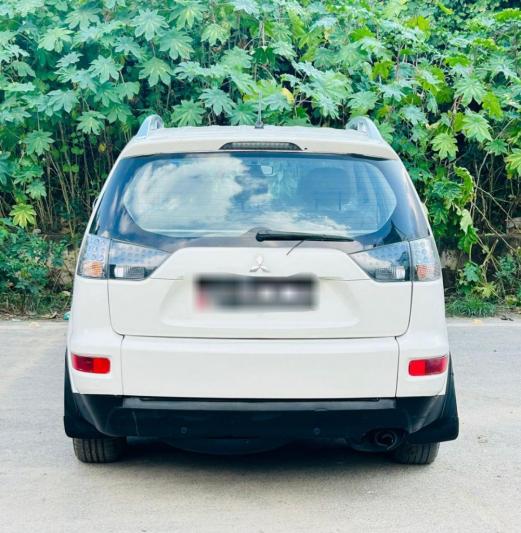 Mitsubishi Outlander 2.4 AT 2011