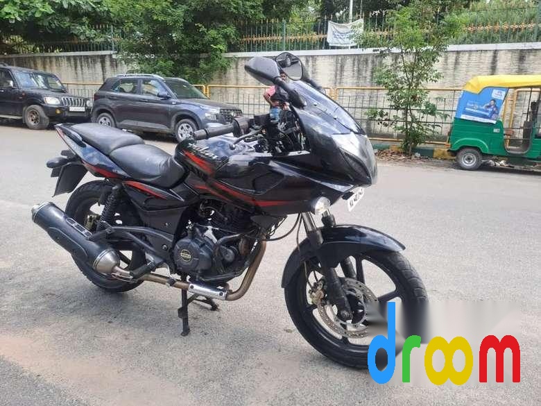 Bajaj Pulsar 220cc 2018