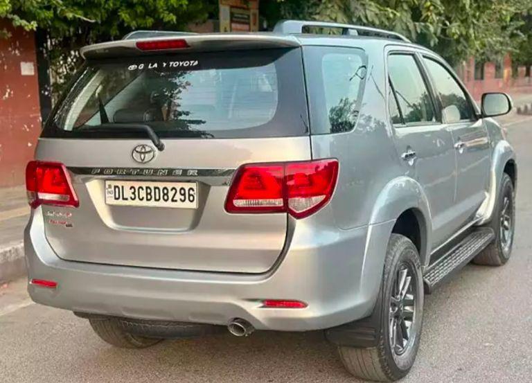 Toyota Fortuner 3.0 4X4 MT 2015