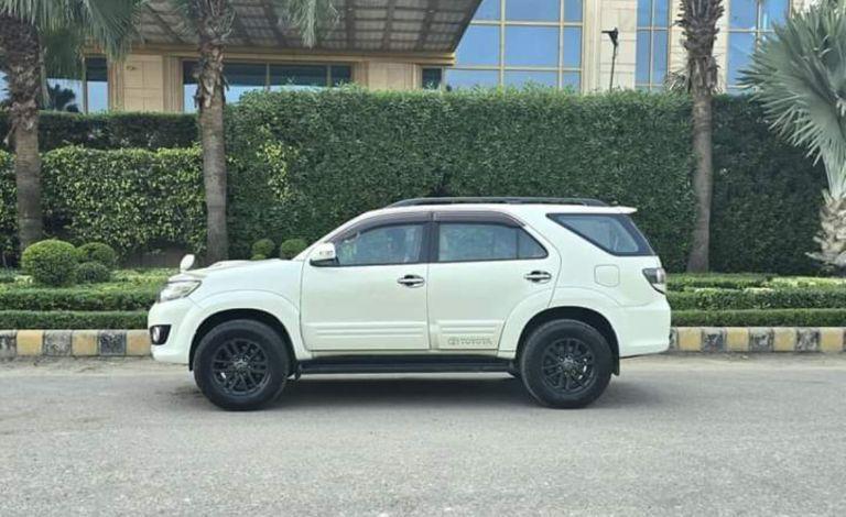 Toyota Fortuner 2.8 4x4 AT 2015
