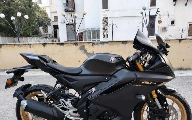 Yamaha R15 V4Dark Knight 2024