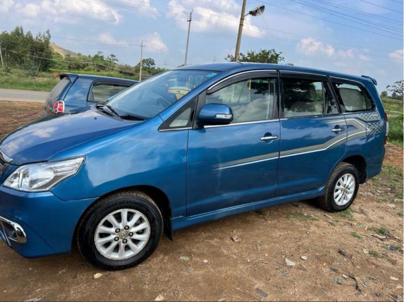 Toyota Innova 2.5 V 7 STR 2013