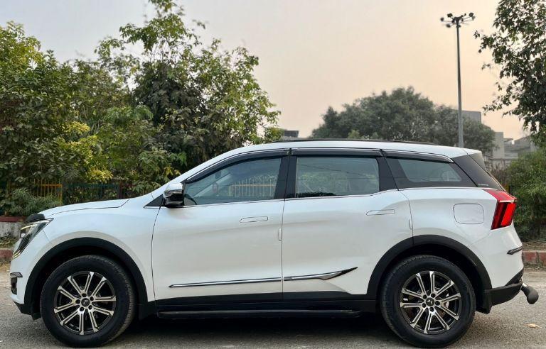 Mahindra XUV700 AX 7 Petrol AT 7 STR 2022