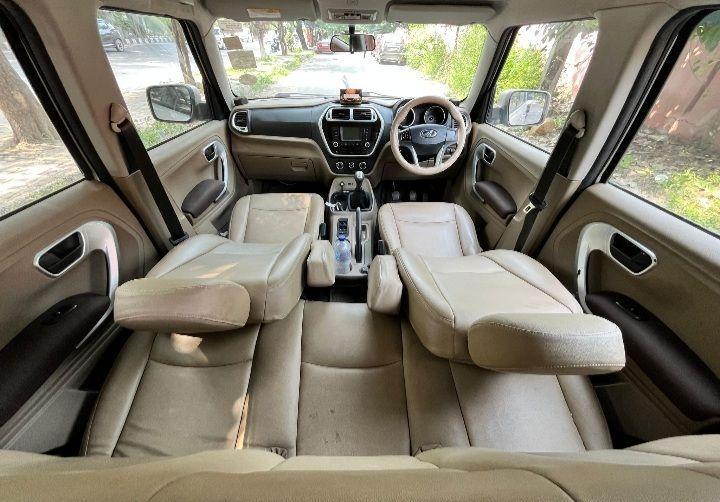 Mahindra TUV300 T8 2016