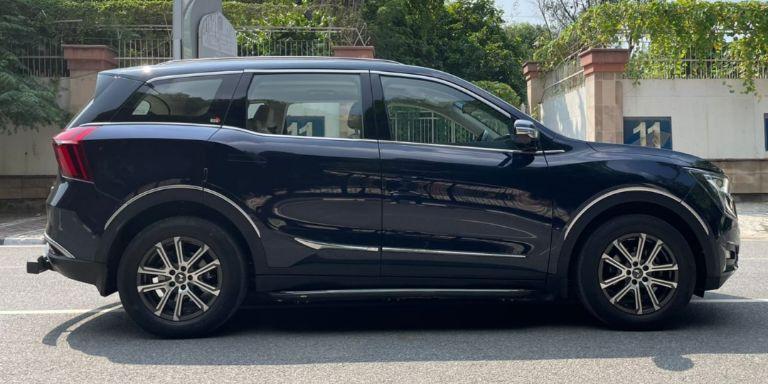 Mahindra XUV700 AX 7 Petrol AT 7 STR 2022