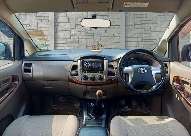 Toyota Innova 2.5 GX 7 STR BS III 2015