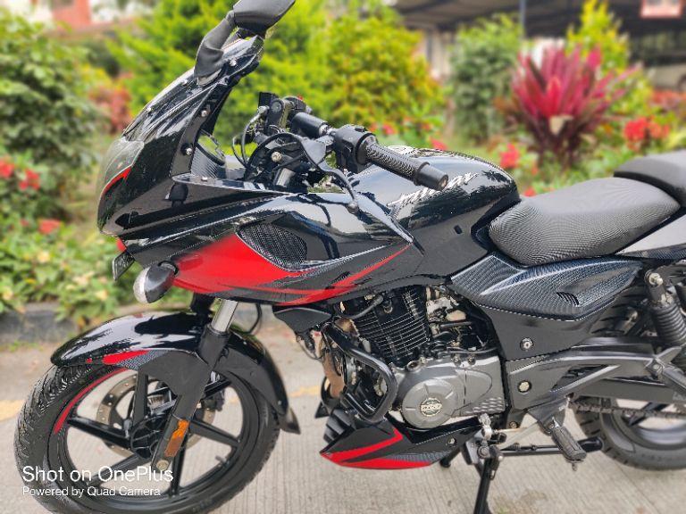 Bajaj Pulsar 220F ABS FI BS6 2021