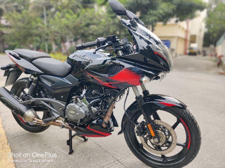 Bajaj Pulsar 220F ABS FI BS6 2021