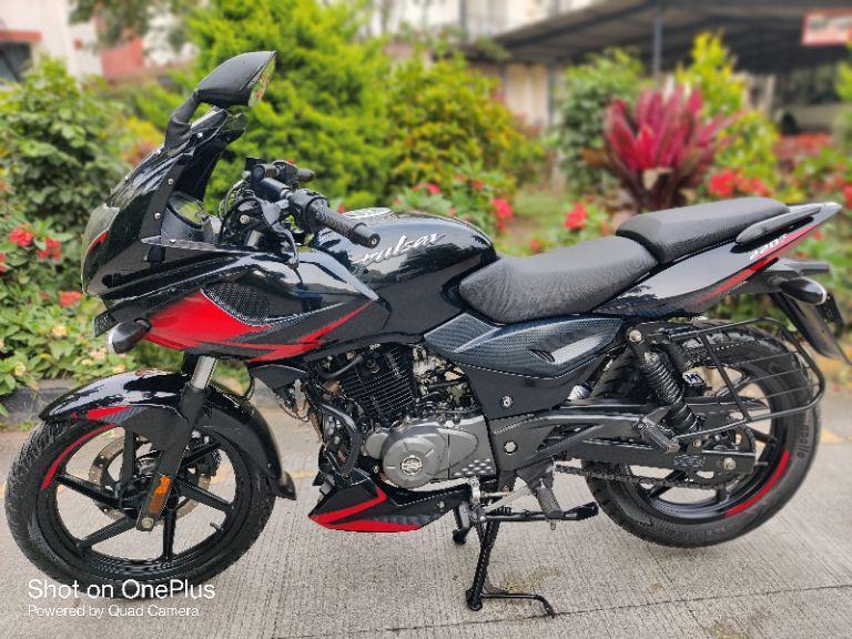 Bajaj Pulsar 220F ABS FI BS6 2021