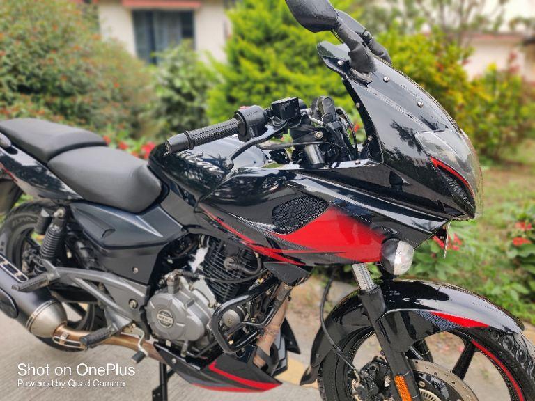 Bajaj Pulsar 220F ABS FI BS6 2021