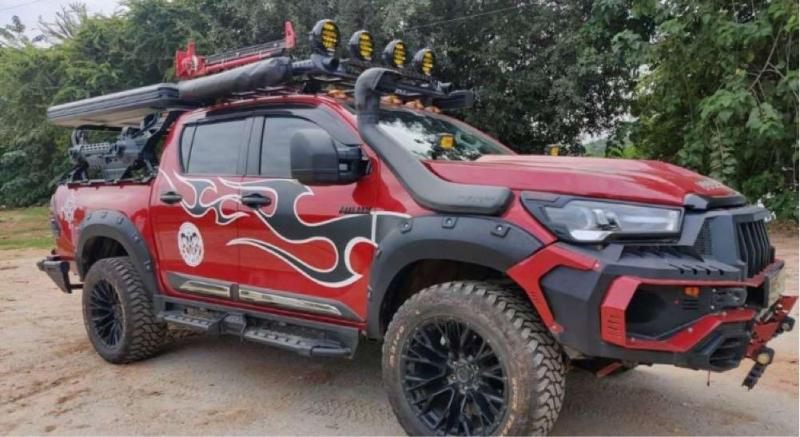 Toyota Hilux HIGH 4X4 AT 2023