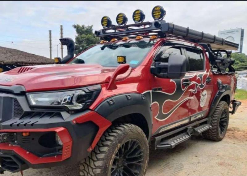 Toyota Hilux HIGH 4X4 AT 2023