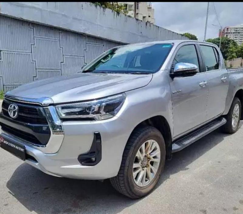 Toyota Hilux HIGH 4X4 AT 2023