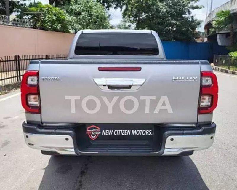 Toyota Hilux HIGH 4X4 AT 2023