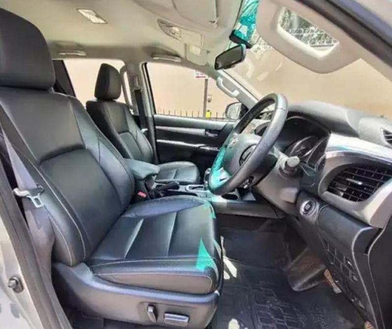 Toyota Hilux HIGH 4X4 AT 2023