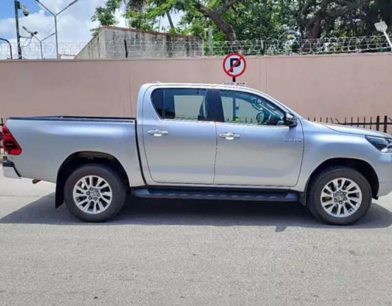 Toyota Hilux HIGH 4X4 AT 2023