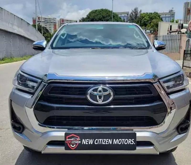 Toyota Hilux HIGH 4X4 AT 2023