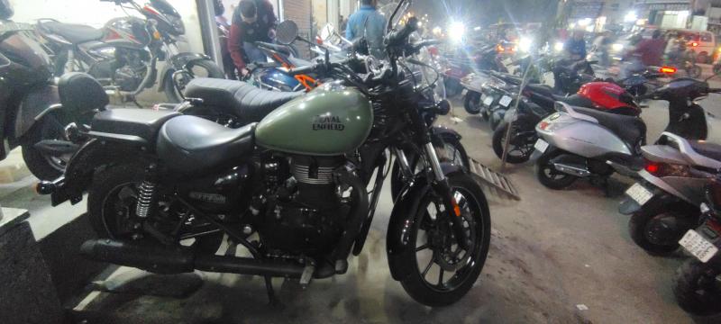 Royal Enfield Meteor 350 Supernova 2023