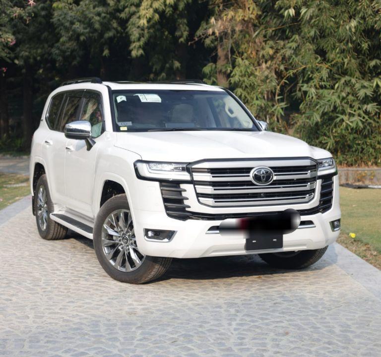 Toyota Land Cruiser GX 2024