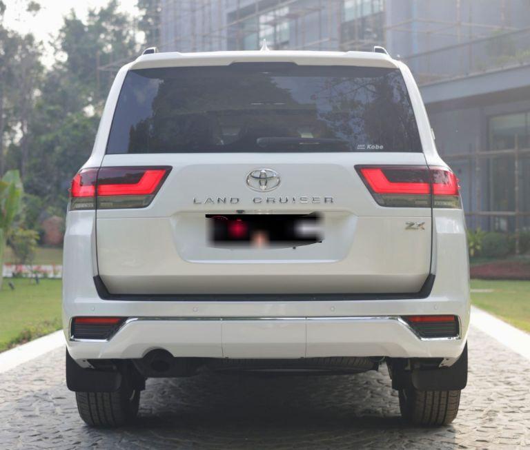 Toyota Land Cruiser GX 2024