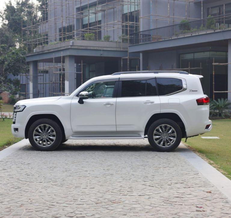 Toyota Land Cruiser GX 2024