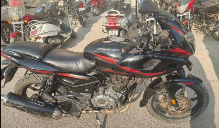 Bajaj Pulsar 220cc 2017