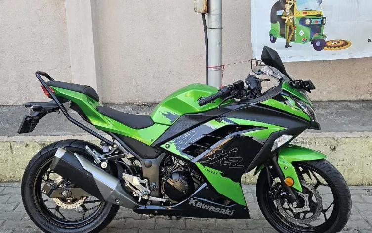 Kawasaki Ninja 300 2022