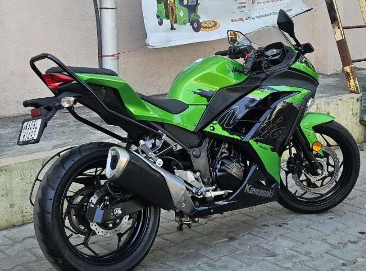 Kawasaki Ninja 300 2022