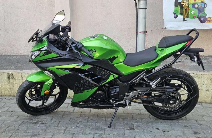 Kawasaki Ninja 300 2022