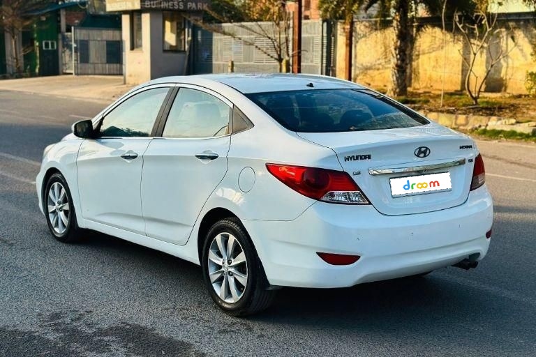 Hyundai Verna 1.6 VTVT SX (O) 2011