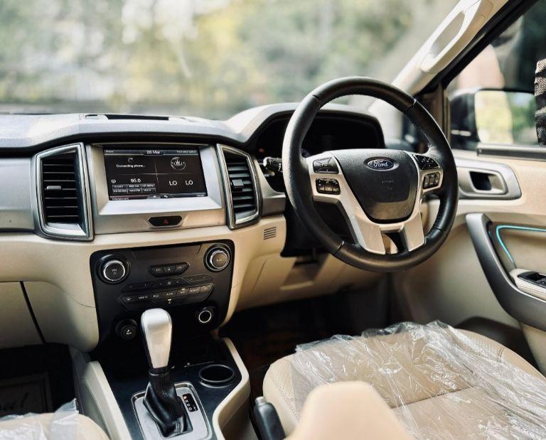 Ford Endeavour Trend 2.2 4x2 AT 2016