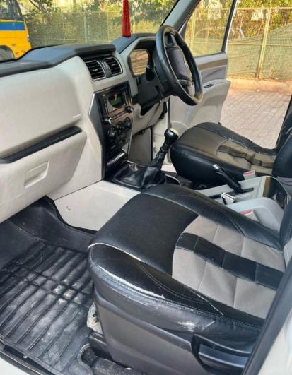 Mahindra Scorpio S6 2017