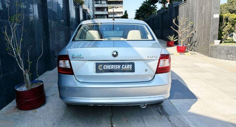 Skoda Rapid Ambition Plus 1.6 MPI MT 2017