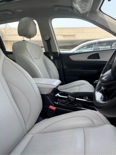 Mahindra XUV700 AX 5 Petrol MT 5 STR 2022