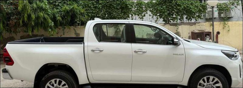 Toyota Hilux HIGH 4X4 AT 2023