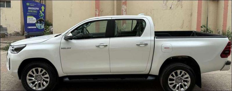 Toyota Hilux HIGH 4X4 AT 2023