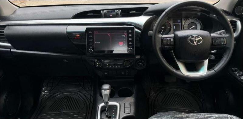 Toyota Hilux HIGH 4X4 AT 2023