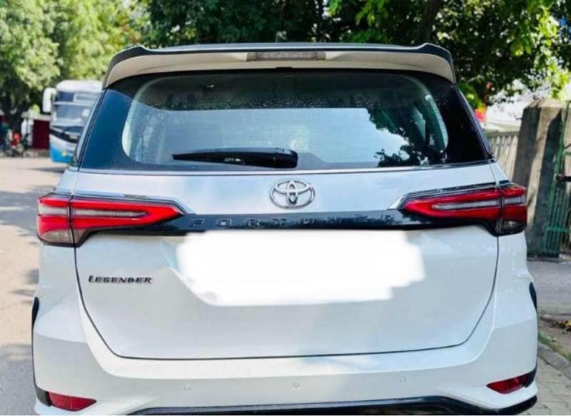 Toyota Hilux HIGH 4X4 AT 2024