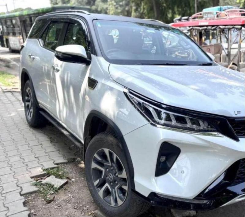 Toyota Hilux HIGH 4X4 AT 2024