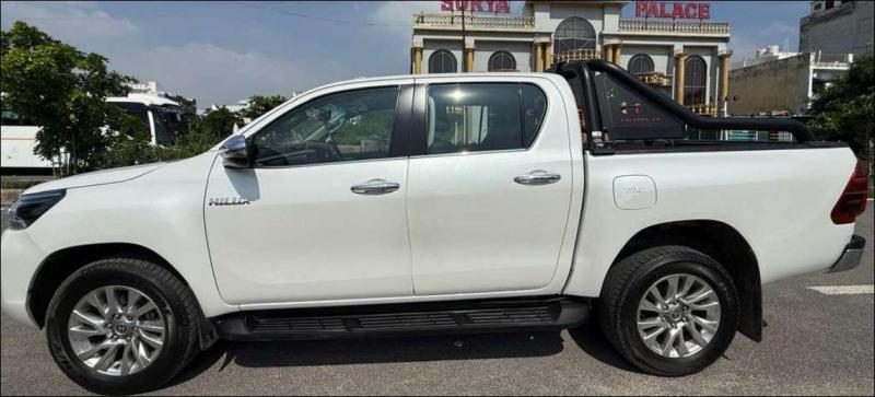 Toyota Hilux HIGH 4X4 MT 2024