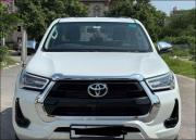 Toyota Hilux HIGH 4X4 MT 2024