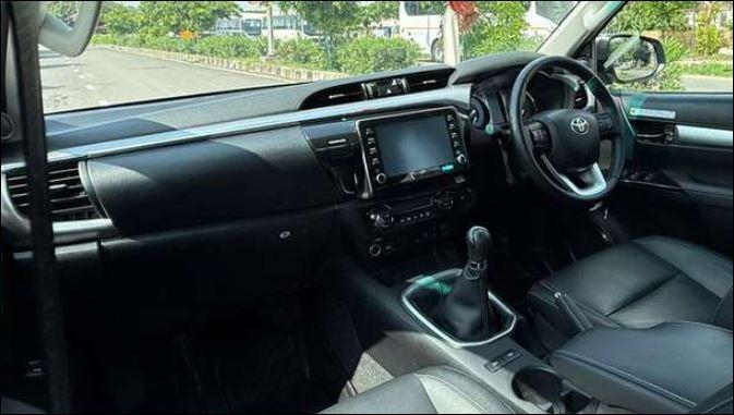 Toyota Hilux HIGH 4X4 MT 2024