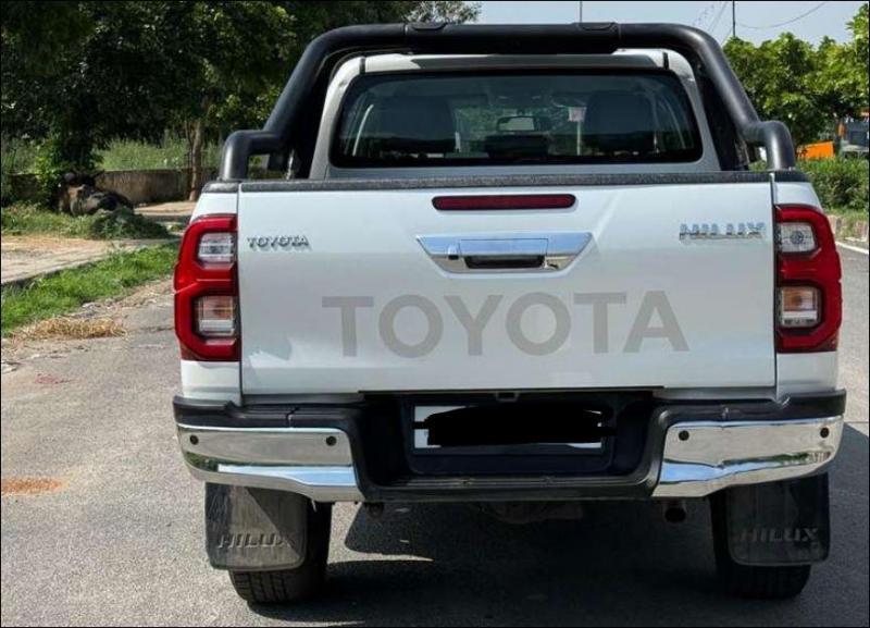 Toyota Hilux HIGH 4X4 MT 2024