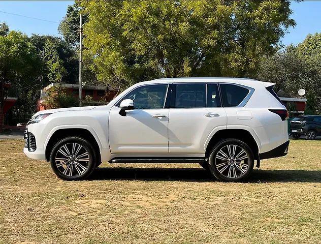 Lexus LX 500d 2023