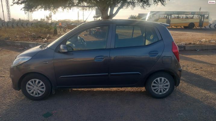 Hyundai i10 Sportz 1.2 AT 2013